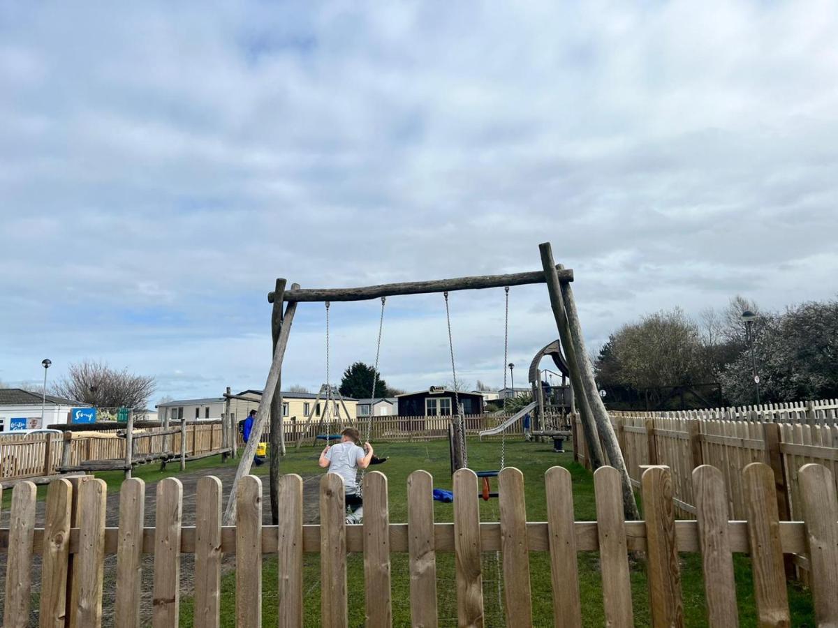 Blackpool Caravan In Haven Marton Mere Holiday Park Exteriör bild